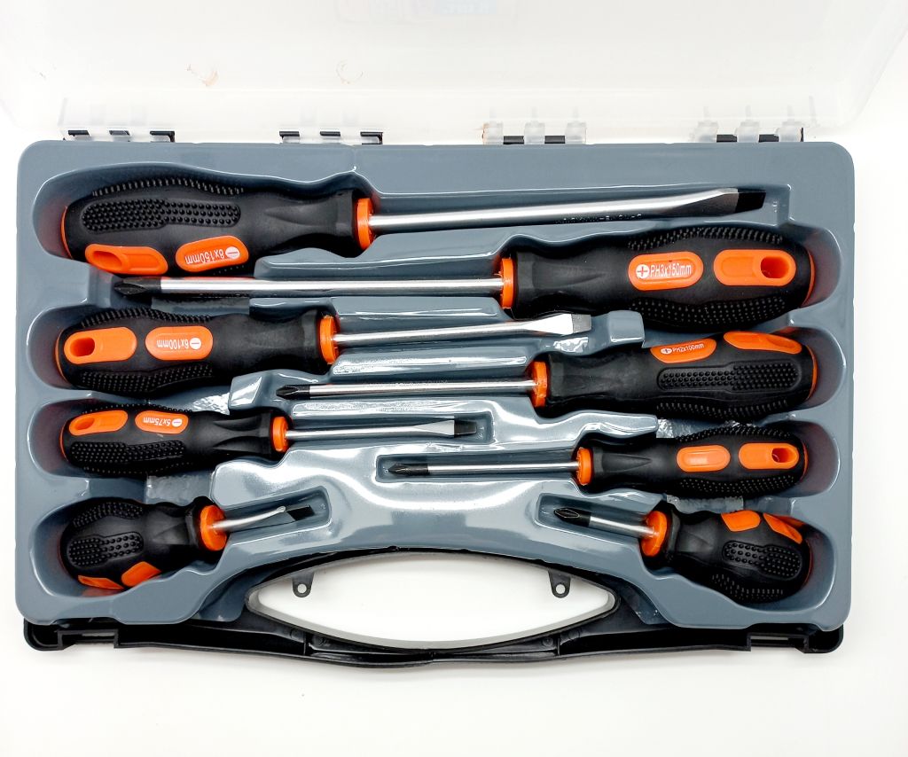 Набор отверток TREK  8 предметов (4 шлиц+4 крест) в кейсе (330803)